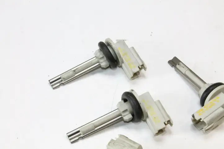 Ford Kuga I (2008 - 2012) 4S7T19C734AA Датчик наружной температуры — фото 2