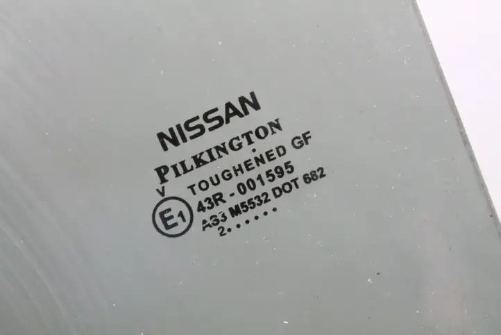 Nissan Note (E11) (2006 - 2014) Стекло задней двери — фото 2
