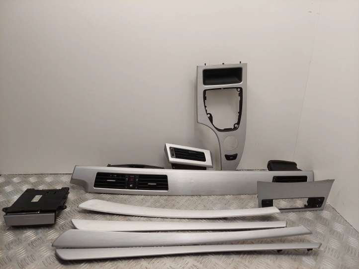 BMW 5 E60 E61 (2004 - 2010)  1360103 Декоративная отделка