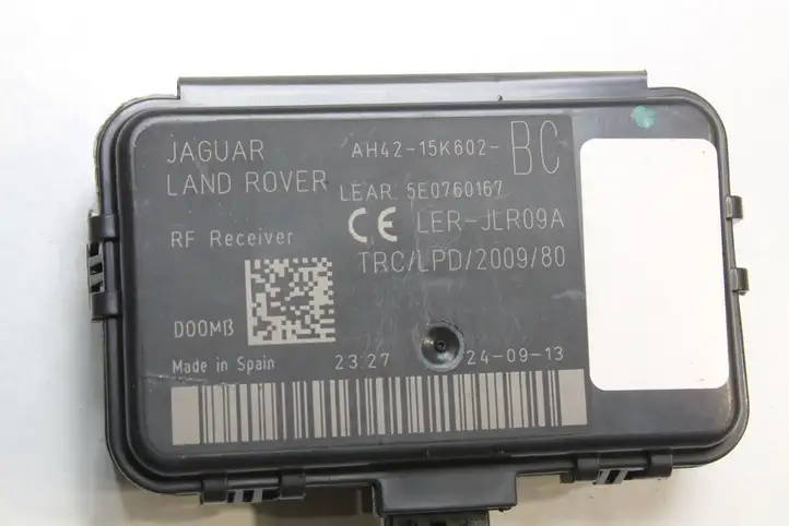 Land Rover Discovery 4 - LR4 (2009 - 2013) AH4215K602BC Усилитель антенны — фото 3