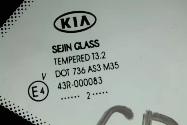 Kia Ceed (2012 - 2015) 43R000083 Форточка двери — фото 3