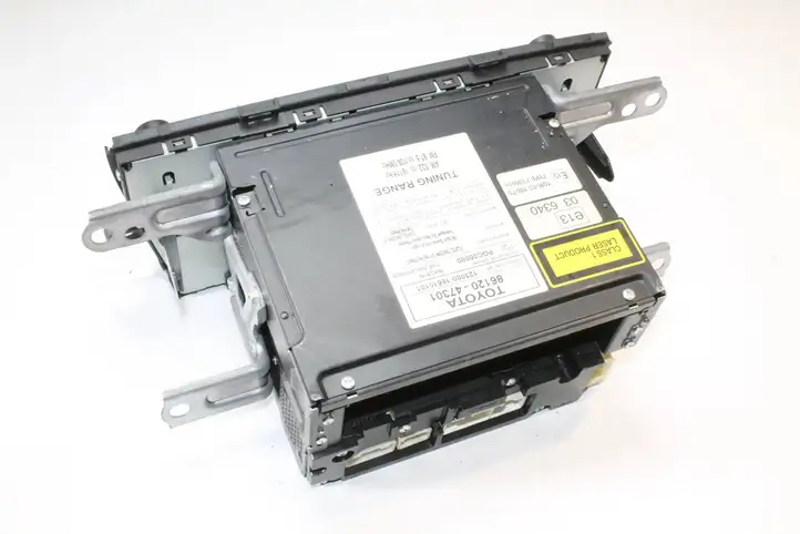 Toyota Prius (XW30) (2009 - 2015) 8612047301 Магнитола / мультимедийная система — фото 4