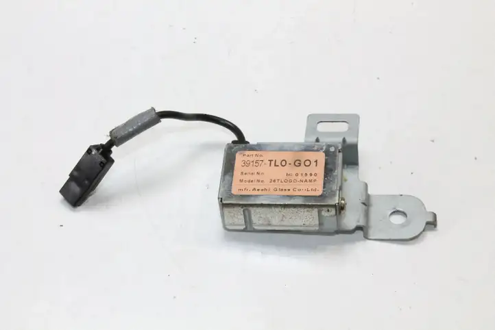 Honda Accord (2008 - 2016) 39157TL0G01 Усилитель антенны — фото 2