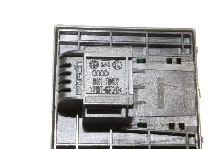 Audi A5 8T 8F (2007 - 2011) 8K09598510 Кнопка фаркопа в багажнике — фото 3