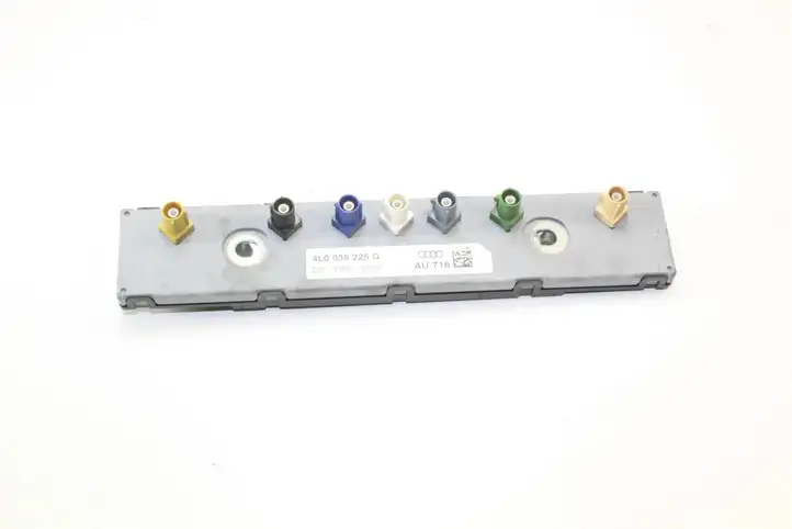 Audi Q7 4L (2005 - 2009) 4L0035225G Усилитель антенны — фото 2