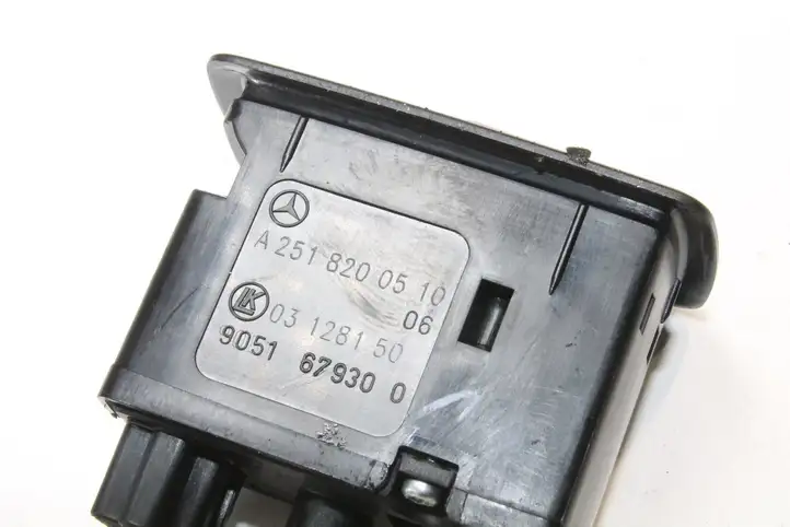 Mercedes-Benz B-class W245 (2008 - 2011) A2518200510 Кнопка фаркопа в багажнике — фото 3