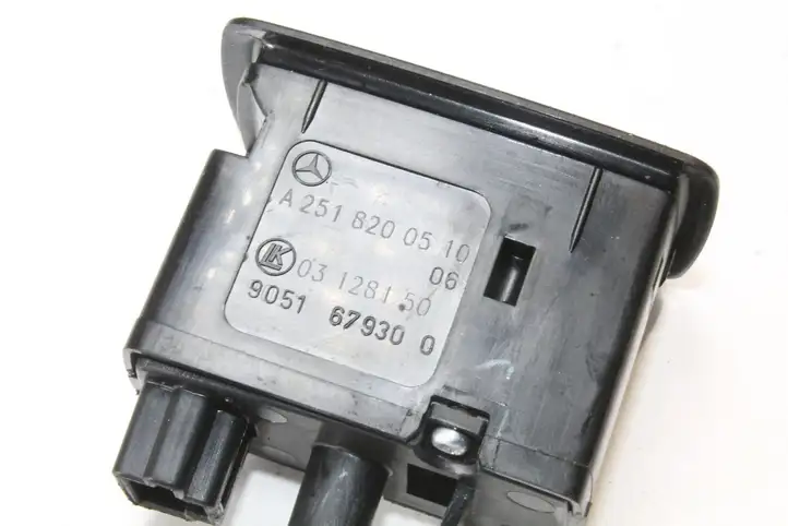 Mercedes-Benz B-class W245 (2008 - 2011) A2518200510 Кнопка фаркопа в багажнике — фото 3