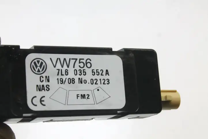 Volkswagen Touareg I (2002 - 2010) 7L6035552A Усилитель антенны — фото 2