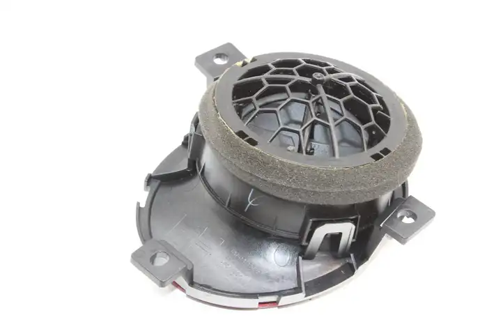 Nissan Juke I F15 (2010 - 2018) 687611KE0A Воздушная решетка панели — фото 3