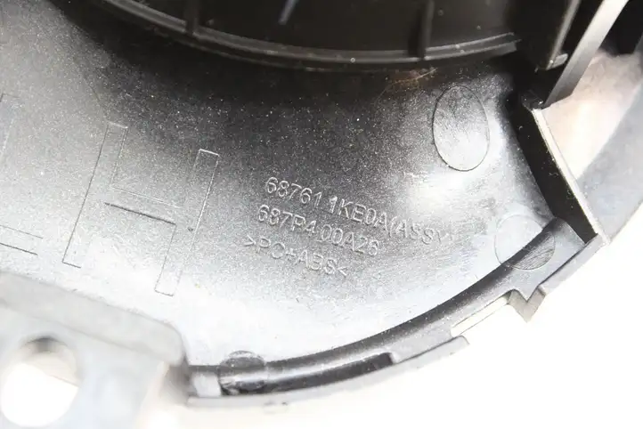 Nissan Juke I F15 (2010 - 2018) 687611KE0A Воздушная решетка панели — фото 4