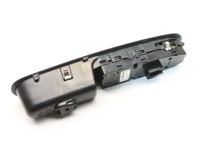 Mini Cooper Countryman R60 (2010 - 2016) 9289622 Кнопка фаркопа в багажнике — фото 3