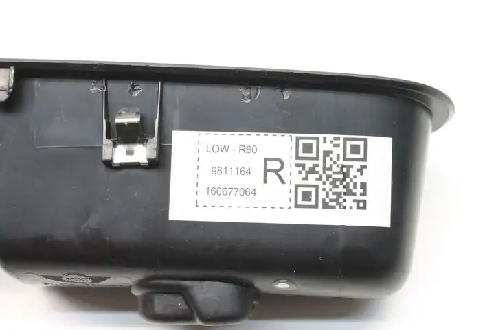 Mini Cooper Countryman R60 (2010 - 2016) 9289622 Кнопка фаркопа в багажнике — фото 6