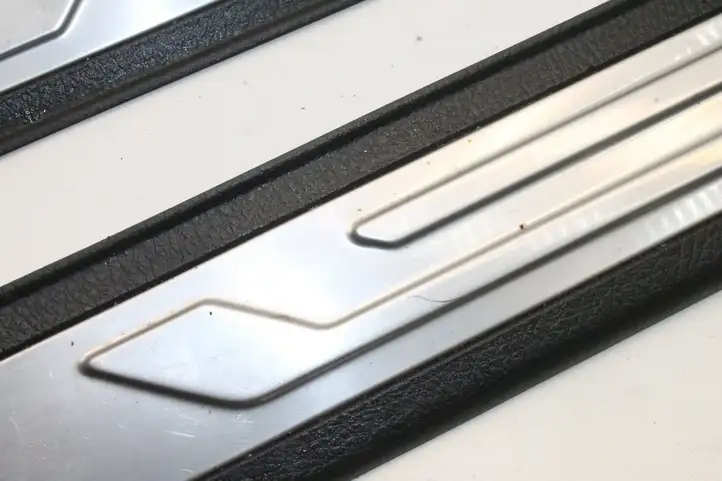 Kia Sorento (2009 - 2014) 858812P100 Внутренняя обшивка порога (комплект) — фото 3