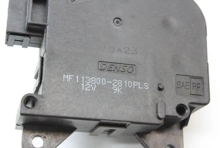 Toyota Avensis T270 (2009 - 2012) 138002800 Двигатель задвижки потока воздуха — фото 3
