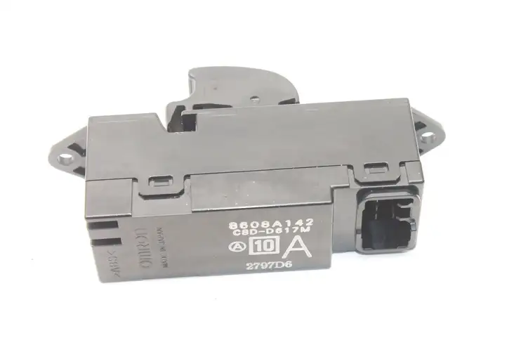 Mitsubishi Pajero (2006 - 2011) 8608A142 Кнопка фаркопа в багажнике — фото 5