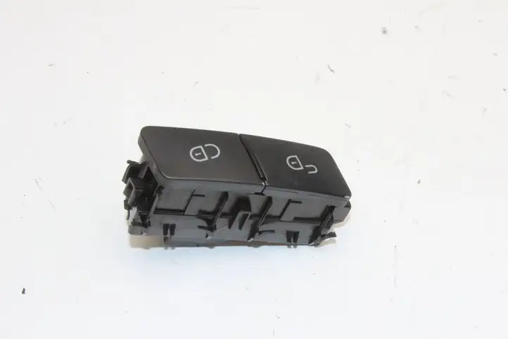 Mercedes-Benz C W204 (2007 - 2014) A2048706410 Кнопка фаркопа в багажнике — фото 1