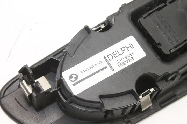 BMW 1 E82 E88 (2007 - 2014) 9163001 Кнопка фаркопа в багажнике — фото 5