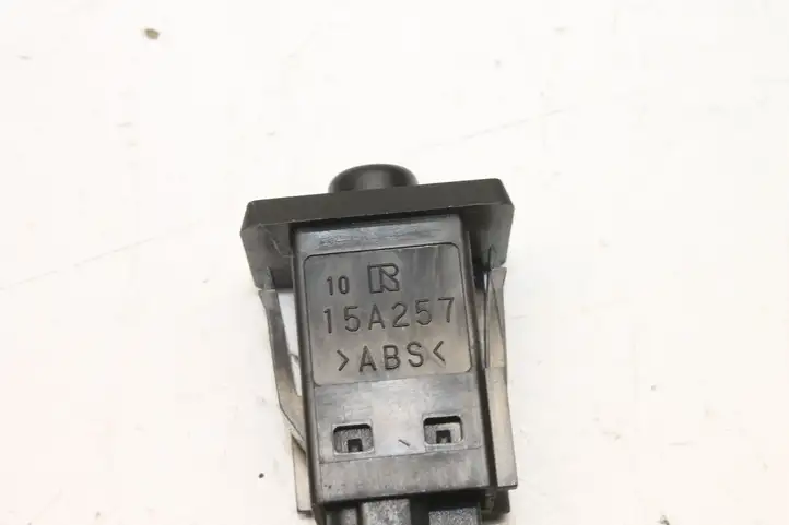 Toyota RAV 4 (XA40) (2012 - 2018) 15A257 Кнопка фаркопа в багажнике — фото 4