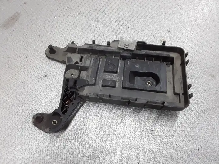 Seat Toledo III (5P) (2004 - 2009) 1K0915333C Площадка аккумулятора — фото 2