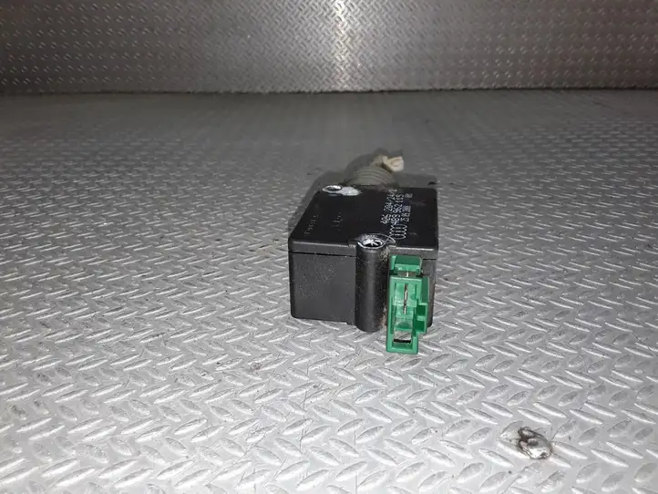 Audi A6 allroad (2000 - 2006)  4B9962115 Двигатель центрально замка