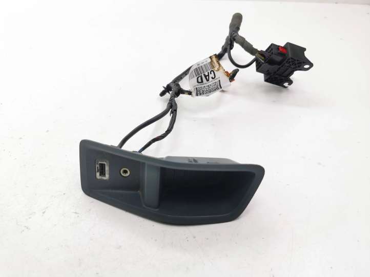 JCI2105971 Ford C-MAX II USB jungtis