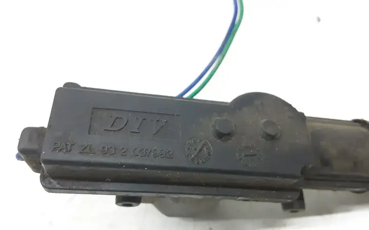 Toyota Yaris Verso (1999 - 2005) 932037992 Мотор центрального замка — фото 2