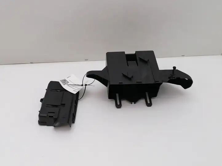 Mercedes-Benz CLA  C117,X117,W117 (2013 - 2019)  A2465450700 Платформа крепления аккумулятора