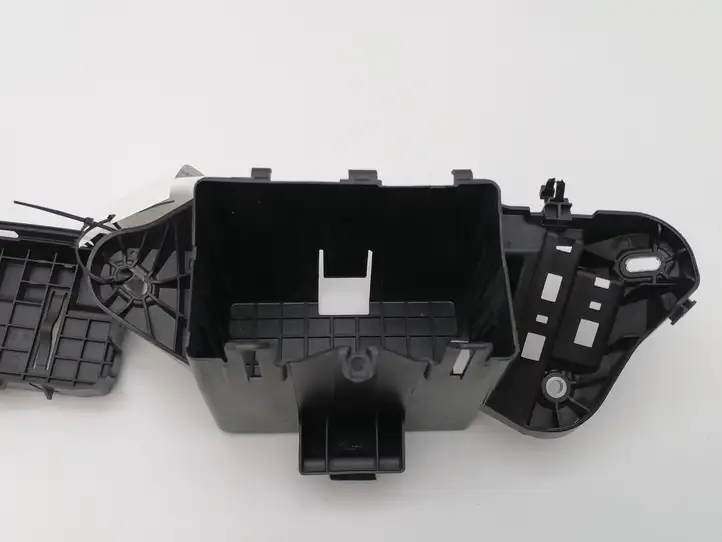 Mercedes-Benz CLA  C117,X117,W117 (2013 - 2019)  A2465450700 Платформа крепления аккумулятора