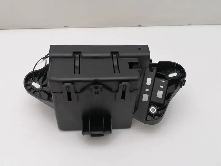 Mercedes-Benz CLA  C117,X117,W117 (2013 - 2019)  A2465450700 Платформа крепления аккумулятора