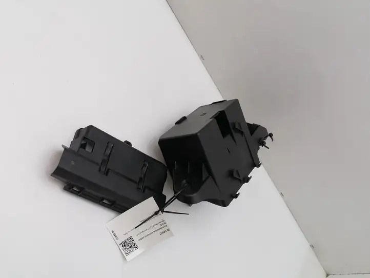 Mercedes-Benz CLA  C117,X117,W117 (2013 - 2019)  A2465450700 Платформа крепления аккумулятора