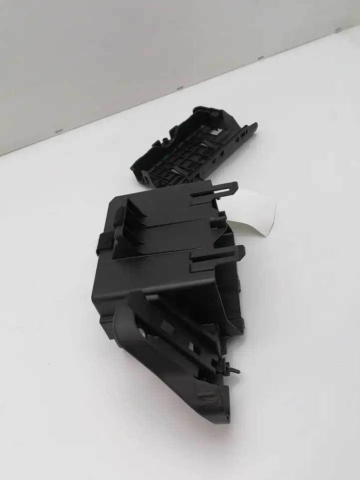 Mercedes-Benz CLA  C117,X117,W117 (2013 - 2019)  A2465450700 Платформа крепления аккумулятора