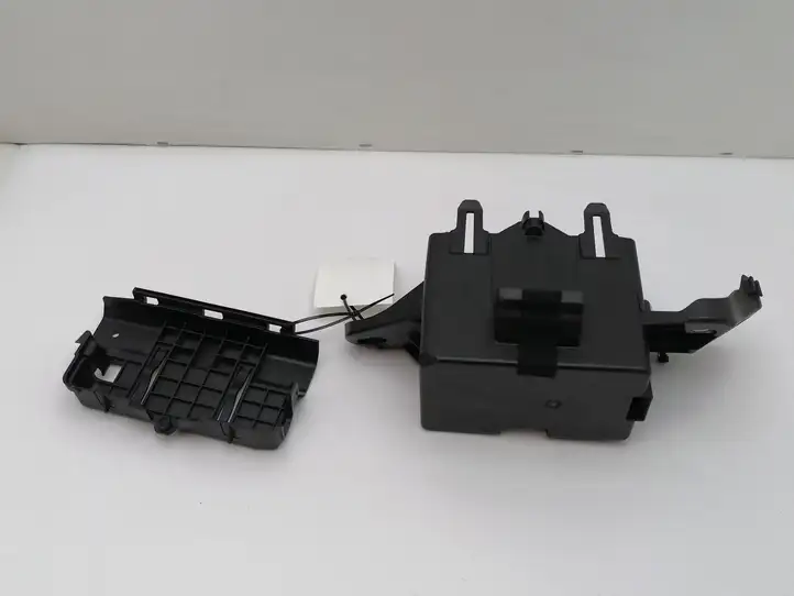 Mercedes-Benz CLA  C117,X117,W117 (2013 - 2019)  A2465450700 Платформа крепления аккумулятора