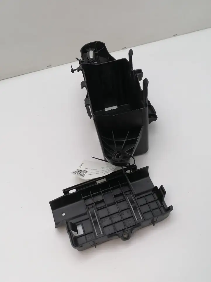 Mercedes-Benz CLA  C117,X117,W117 (2013 - 2019)  A2465450700 Платформа крепления аккумулятора