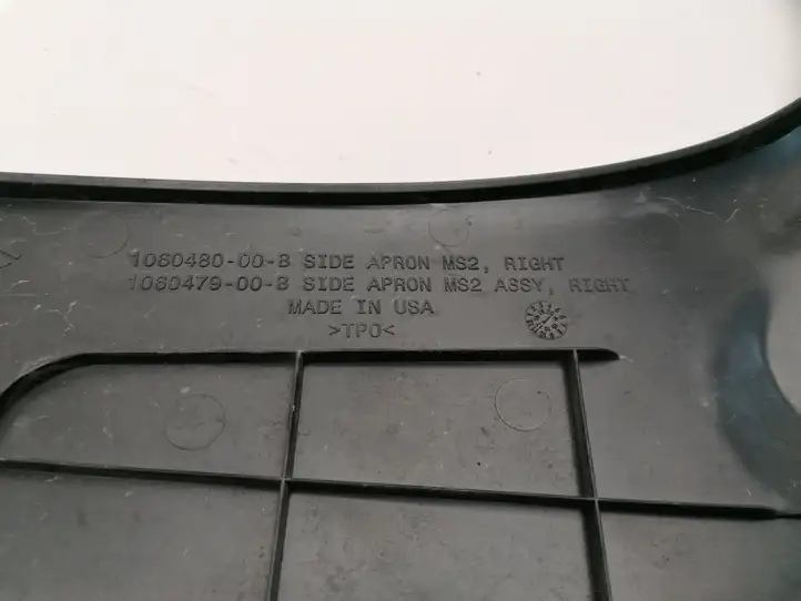 Tesla Model S (2016 - 2021) 1060480-00-B Накладка замка капота — фото 3