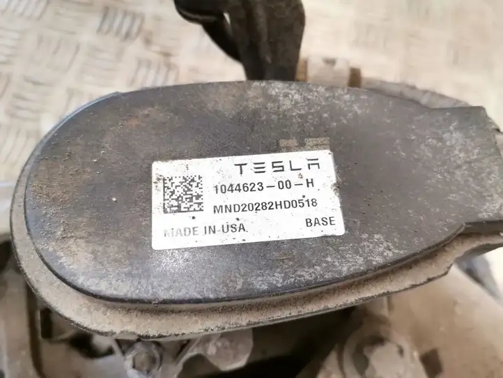 Tesla Model 3 (2017 - 2023) 1044411-00-F Ступица колеса — фото 2