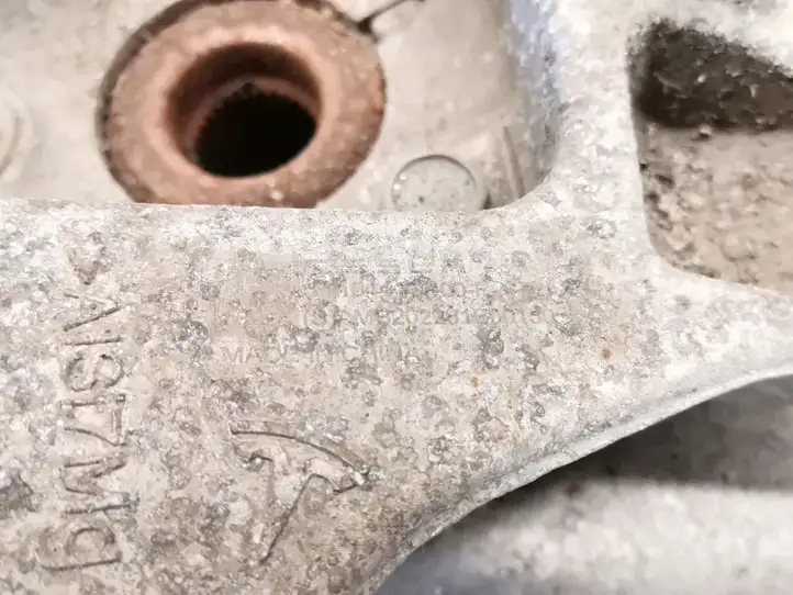 Tesla Model 3 (2017 - 2023) 1044411-00-F Ступица колеса — фото 5
