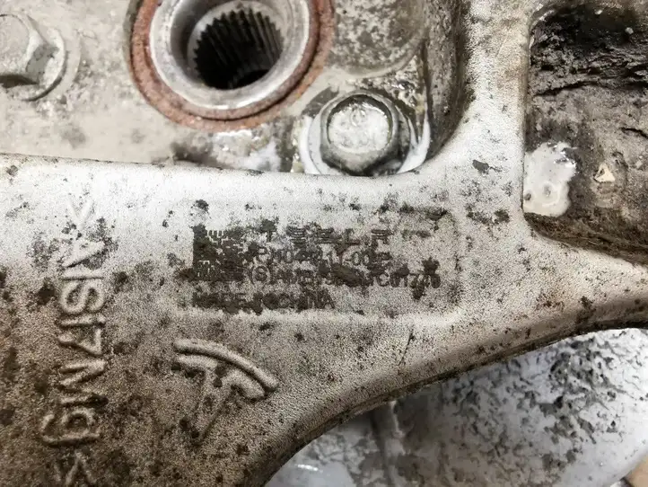 Tesla Model 3 (2017 - 2023)  1044411-00-F Ступица