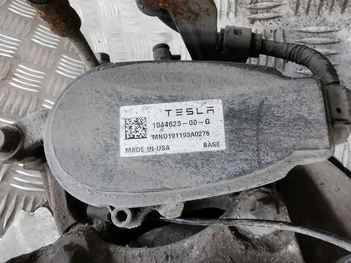 Tesla Model 3 (2017 - 2023)  1044411-00-F Ступица