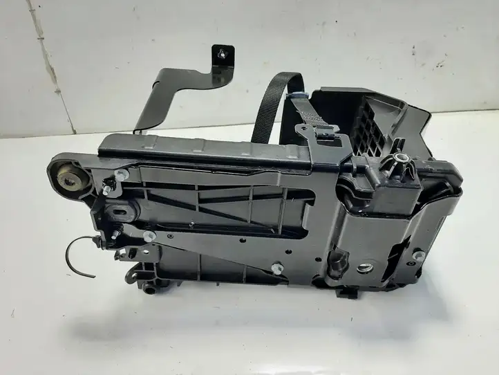 Volvo XC40 (2017 - ) 32348534 Ящик аккумулятора — фото 2