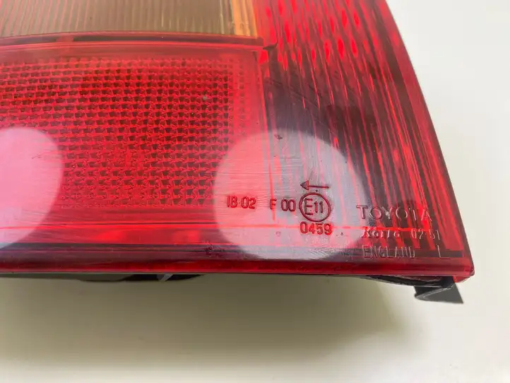 Toyota Corolla E120 E130 (2000 - 2004) E110459 Задний фонарь в кузове — фото 2