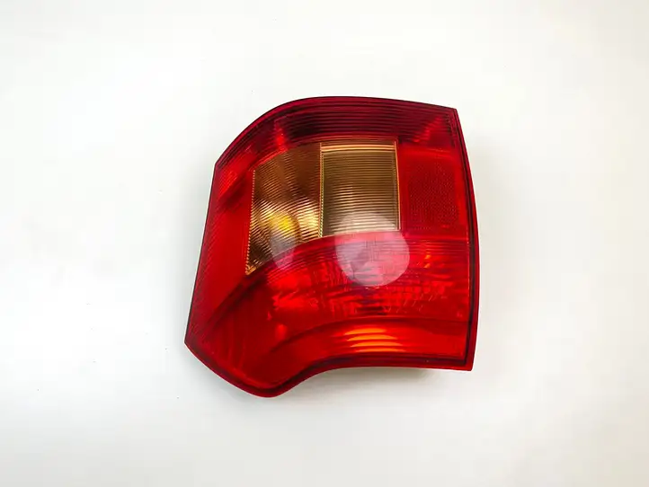Toyota Corolla E120 E130 (2000 - 2004) E110459 Задний фонарь в кузове — фото 3