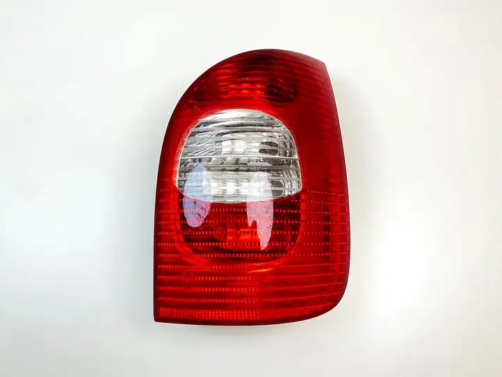 Citroen Xsara Picasso (1999 - 2012) 9650005780 Задний фонарь в кузове — фото 1