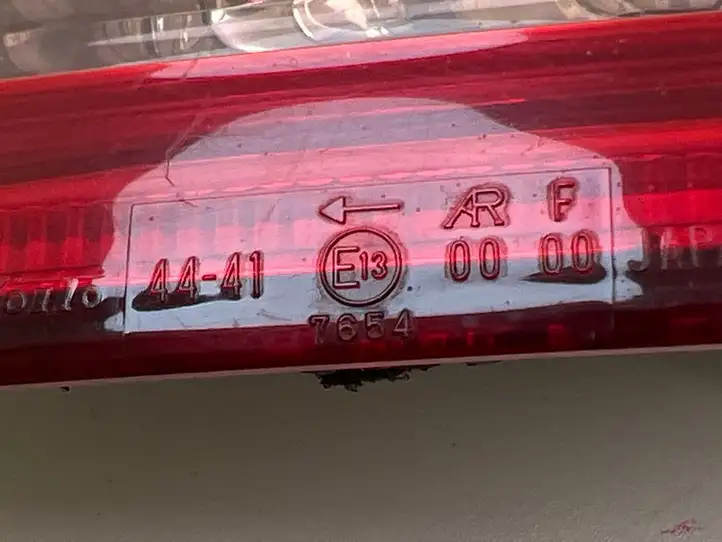 Toyota Avensis Verso (2001 - 2004) 0000 Задний фонарь в крышке багажника — фото 4