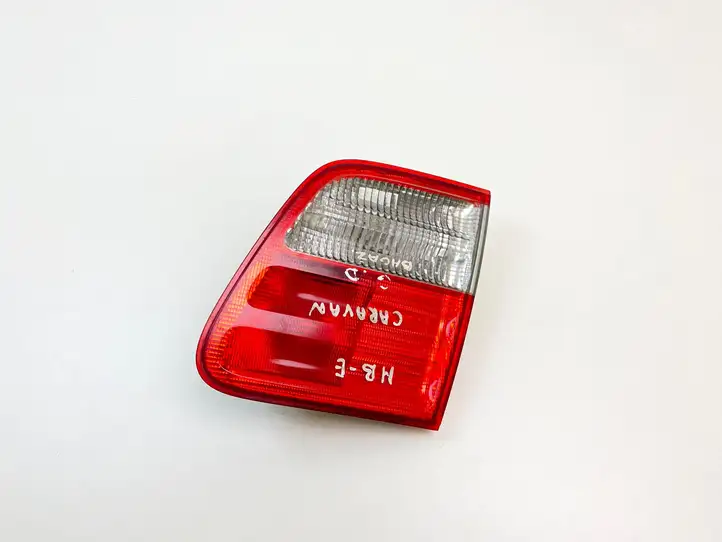 Mercedes-Benz E W210 (1995 - 2002) A2108206264 Задний фонарь в крышке багажника — фото 1