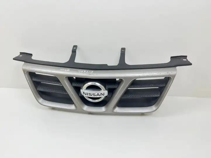 Nissan X-Trail T30 (2001 - 2007) 623108H700 Верхняя решетка радиатора — фото 1