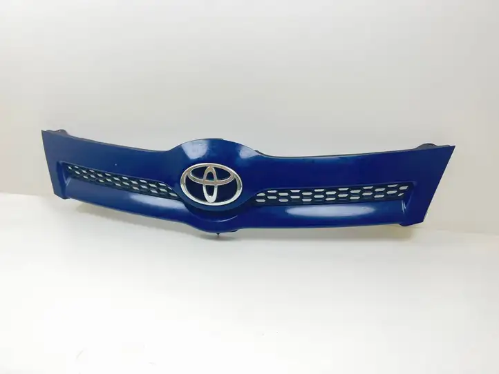 Toyota Corolla Verso E121 (2004 - 2007) 531110F020 Передняя решетка — фото 1