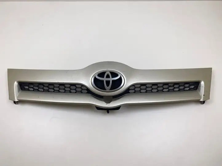 Toyota Corolla Verso AR10 (2004 - 2009) 531110F020 Передняя решетка — фото 1