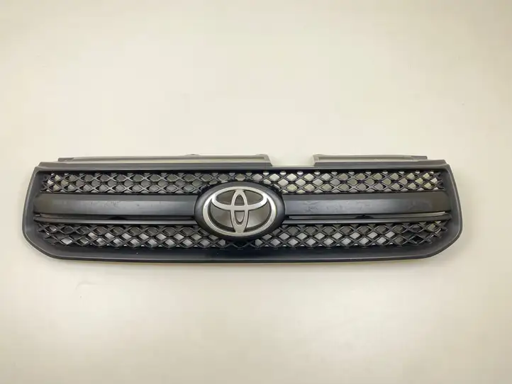 Toyota RAV 4 (XA20) (2000 - 2005) 5311142090 Передняя решетка — фото 1