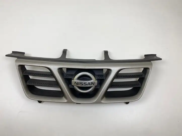 Nissan X-Trail T30 (2001 - 2007) 623108H700 Верхняя решетка радиатора — фото 1