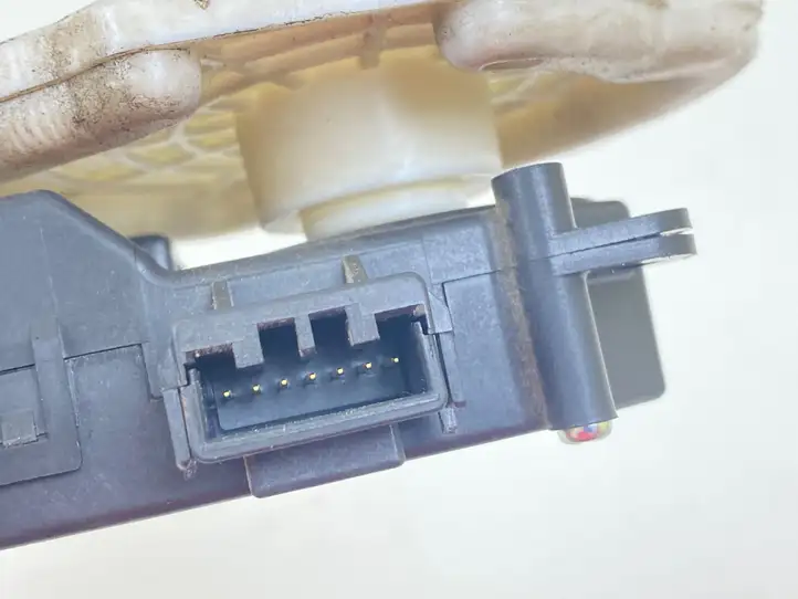 Honda CR-V (2006 - 2009) 0637008150 Двигатель задвижки потока воздуха — фото 2